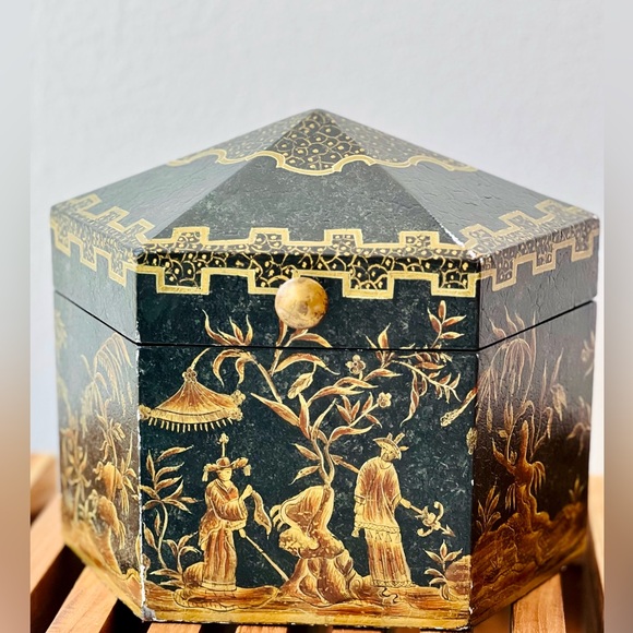 Vintage wood and lacquer hand painted hexagonal box - Picture 6 of 9